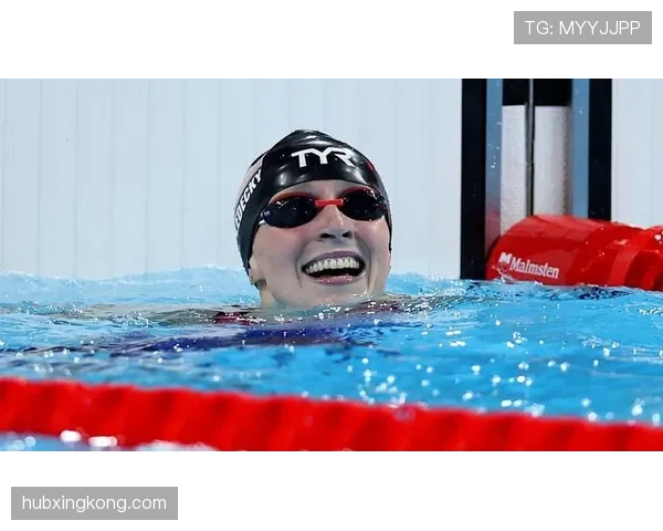 凯蒂·莱德基凌晨四点泡在泳池的样子，真没人敢跟练